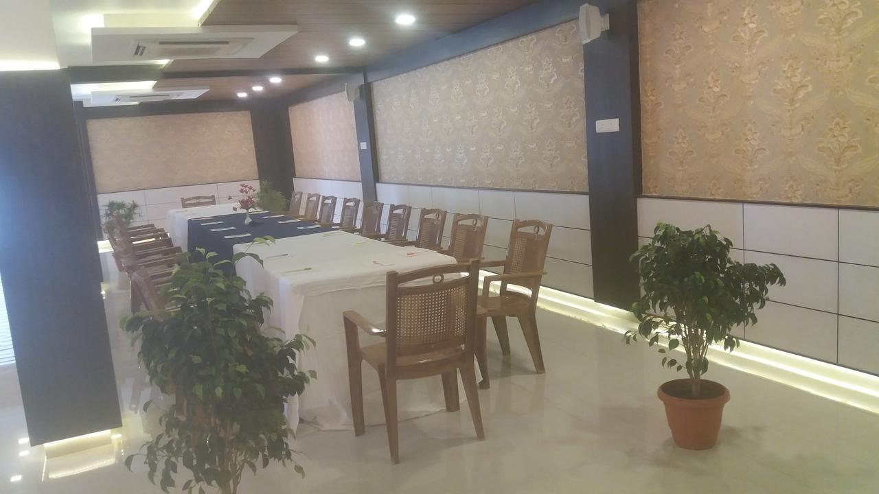 Kr Residency Hotel Kānādukāttān Eksteriør billede