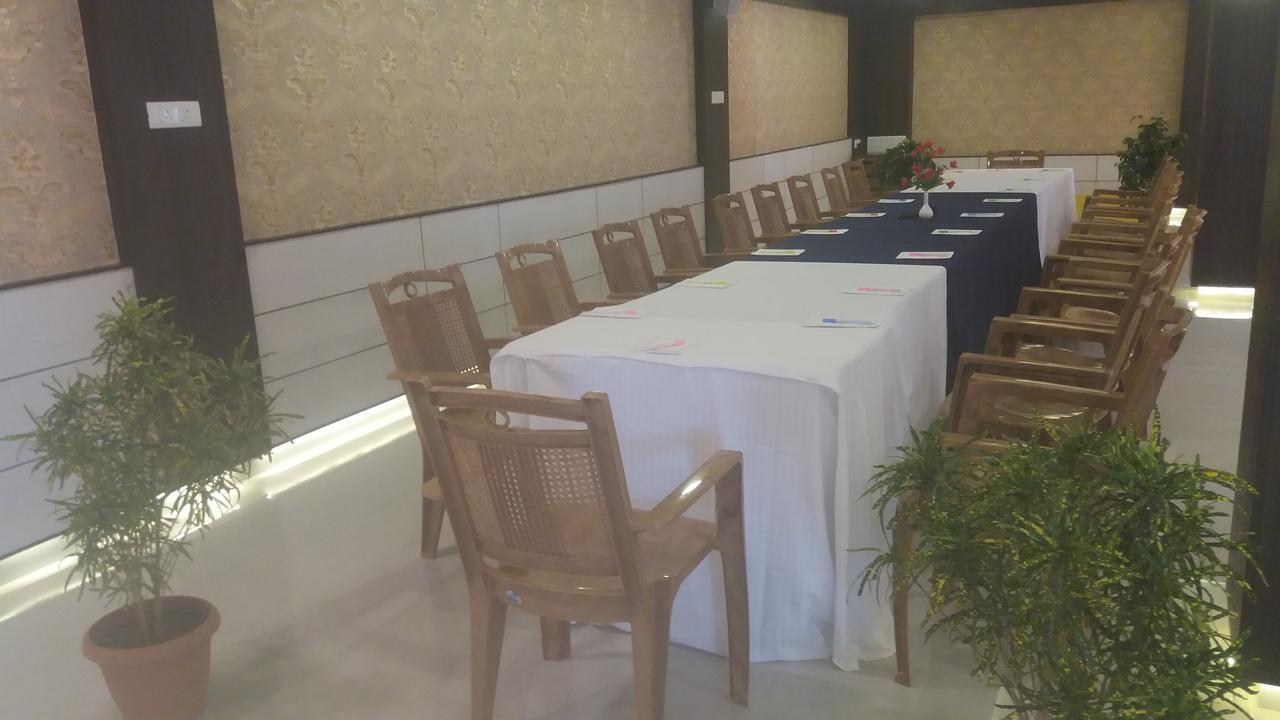 Kr Residency Hotel Kānādukāttān Eksteriør billede